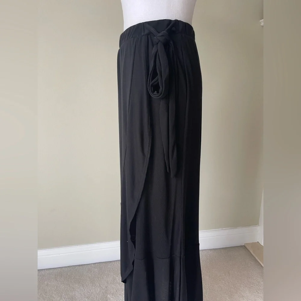 GO COUTURE Women’s Faux Black Wrap Midi Skirt NWOT Size Large